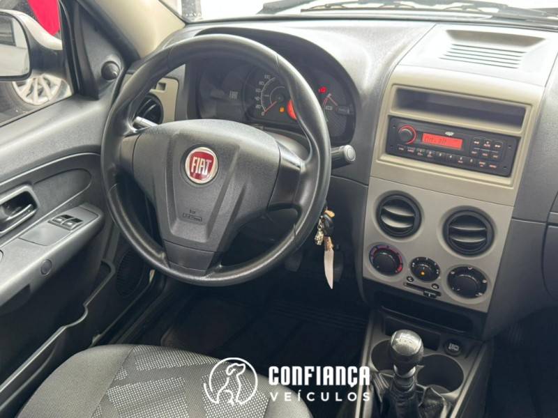 FIAT - PALIO - 2014/2015 - Prata - R$ 35.900,00