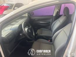 VOLKSWAGEN - FOX - 2006/2007 - Branca - R$ 21.900,00