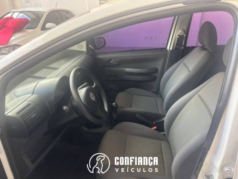 VOLKSWAGEN - FOX - 2006/2007 - Branca - R$ 21.900,00