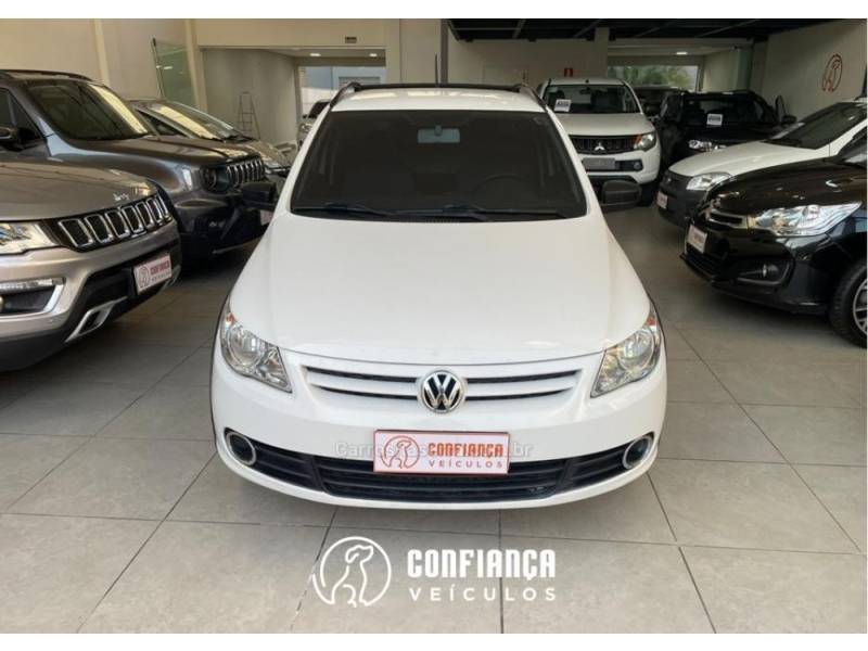 VOLKSWAGEN - SAVEIRO - 2010/2011 - Branca - R$ 37.900,00