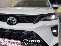 TOYOTA - HILUX SW4 - 2024/2024 - Branca - R$ 342.900,00