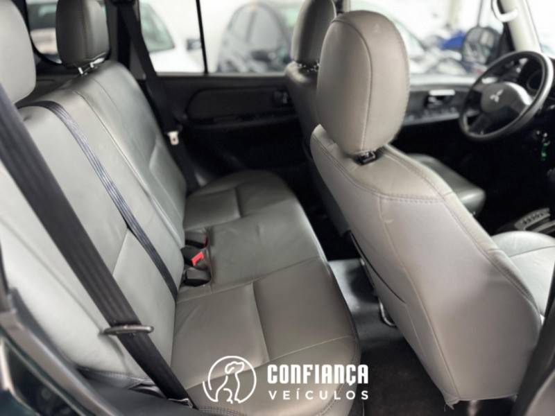 MITSUBISHI - PAJERO TR4 - 2012/2013 - Verde - R$ 66.900,00