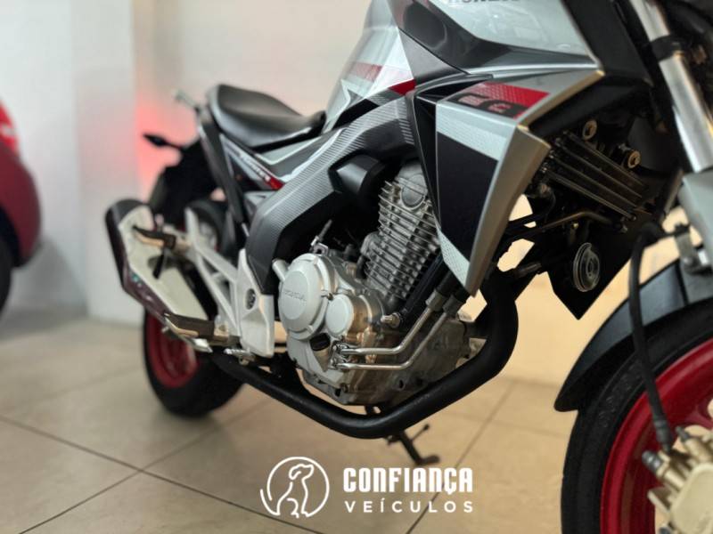 HONDA - CB 250F TWISTER - 2017/2018 - Prata - R$ 18.900,00