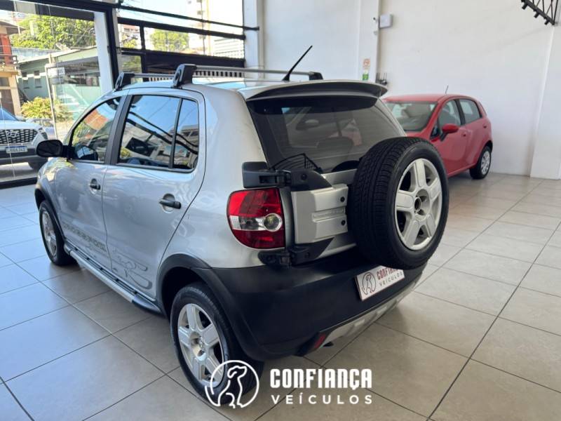 VOLKSWAGEN - CROSSFOX - 2009/2010 - Prata - R$ 37.900,00
