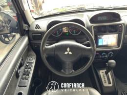 MITSUBISHI - PAJERO TR4 - 2012/2013 - Verde - R$ 66.900,00