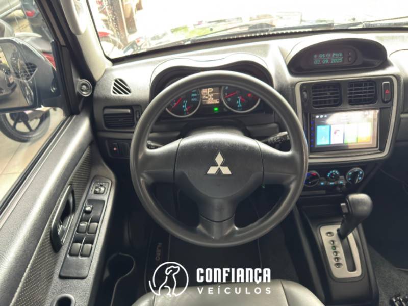 MITSUBISHI - PAJERO TR4 - 2012/2013 - Verde - R$ 66.900,00
