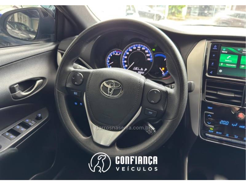 TOYOTA - YARIS - 2021/2022 - Prata - R$ 84.900,00