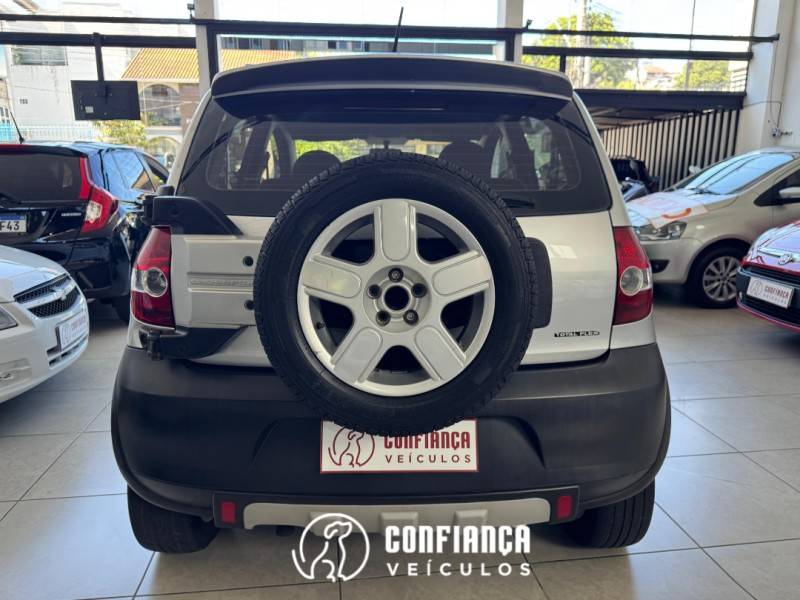 VOLKSWAGEN - CROSSFOX - 2009/2010 - Prata - R$ 37.900,00