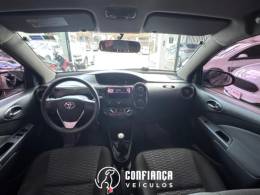 TOYOTA - ETIOS - 2015/2015 - Cinza - R$ 45.900,00