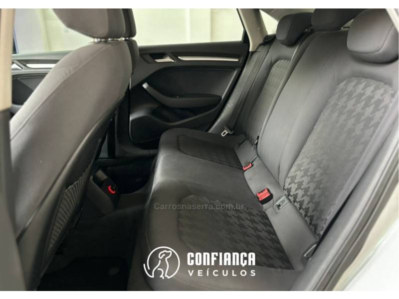 AUDI - A3 - 2014/2014 - Prata - R$ 77.900,00