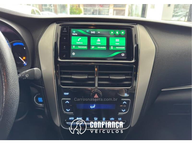 TOYOTA - YARIS - 2021/2022 - Prata - R$ 84.900,00