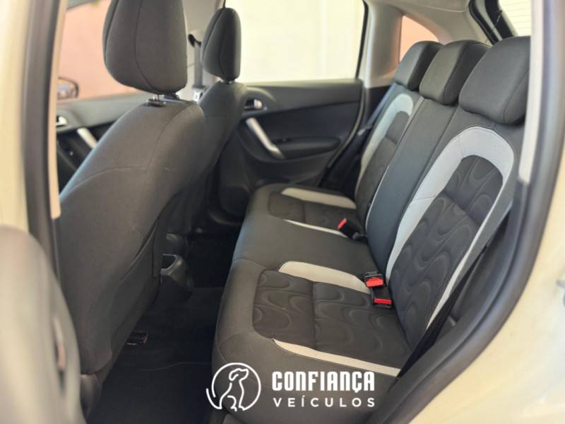 CITROËN - C3 - 2014/2015 - Branca - R$ 43.900,00