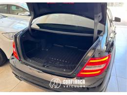 MERCEDES-BENZ - C 180 - 2013/2014 - Preta - R$ 79.900,00