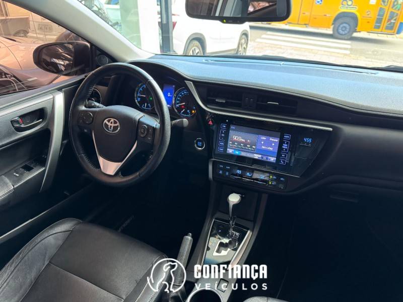 TOYOTA - COROLLA - 2018/2019 - Branca - R$ 108.900,00