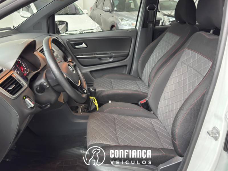 VOLKSWAGEN - FOX - 2021/2022 - Branca - R$ 74.900,00