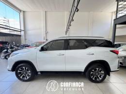 TOYOTA - HILUX SW4 - 2024/2024 - Branca - R$ 342.900,00