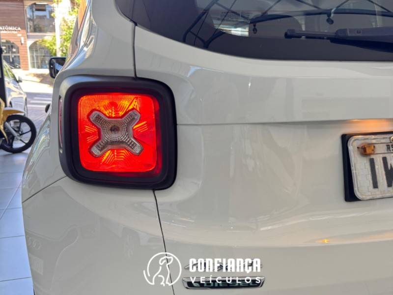 JEEP - RENEGADE - 2015/2016 - Branca - R$ 79.900,00