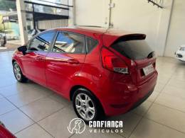 FORD - FIESTA - 2014/2015 - Vermelha - R$ 46.900,00
