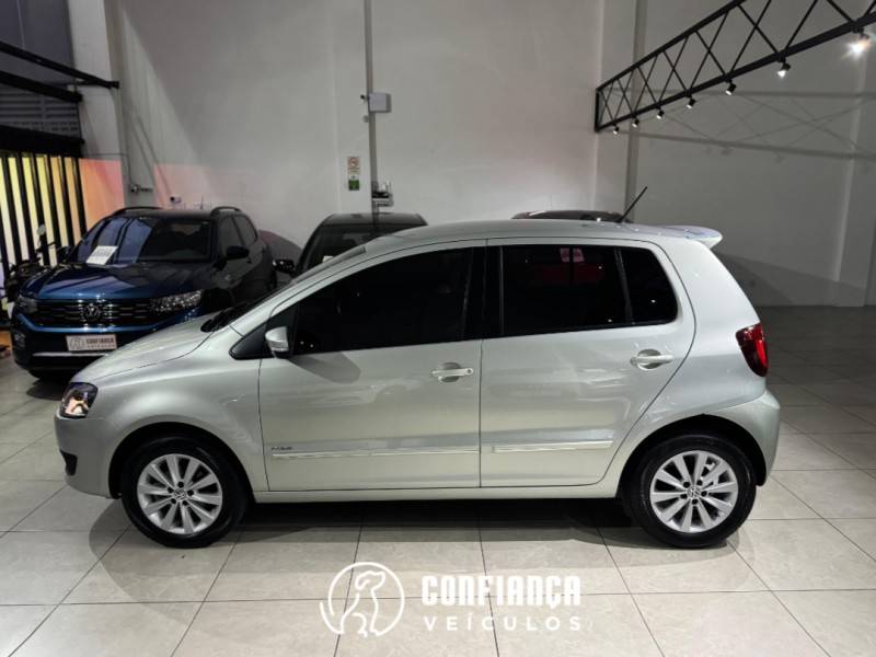 VOLKSWAGEN - FOX - 2010/2010 - Bege - R$ 37.900,00