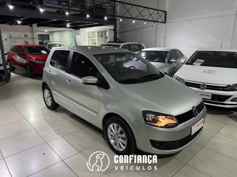 VOLKSWAGEN - FOX - 2010/2010 - Bege - R$ 37.900,00