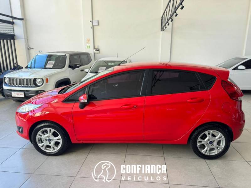 FORD - FIESTA - 2014/2015 - Vermelha - R$ 46.900,00