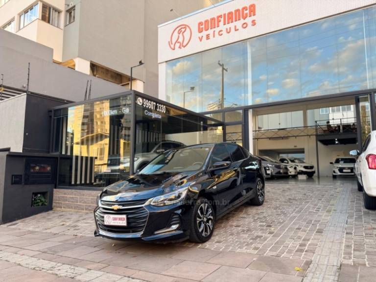 CHEVROLET - ONIX - 2022/2023 - Preta - R$ 92.900,00