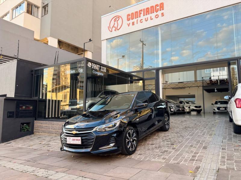 CHEVROLET - ONIX - 2022/2023 - Preta - R$ 92.900,00