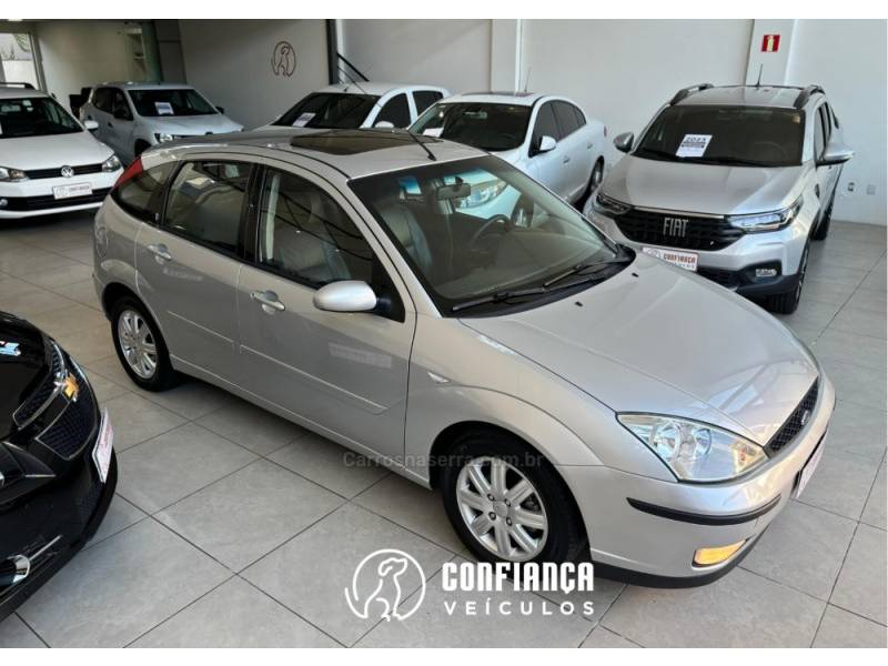 FORD - FOCUS - 2005/2005 - Prata - R$ 26.900,00