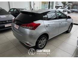 TOYOTA - YARIS - 2021/2022 - Prata - R$ 84.900,00