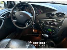 FORD - FOCUS - 2005/2005 - Prata - R$ 26.900,00