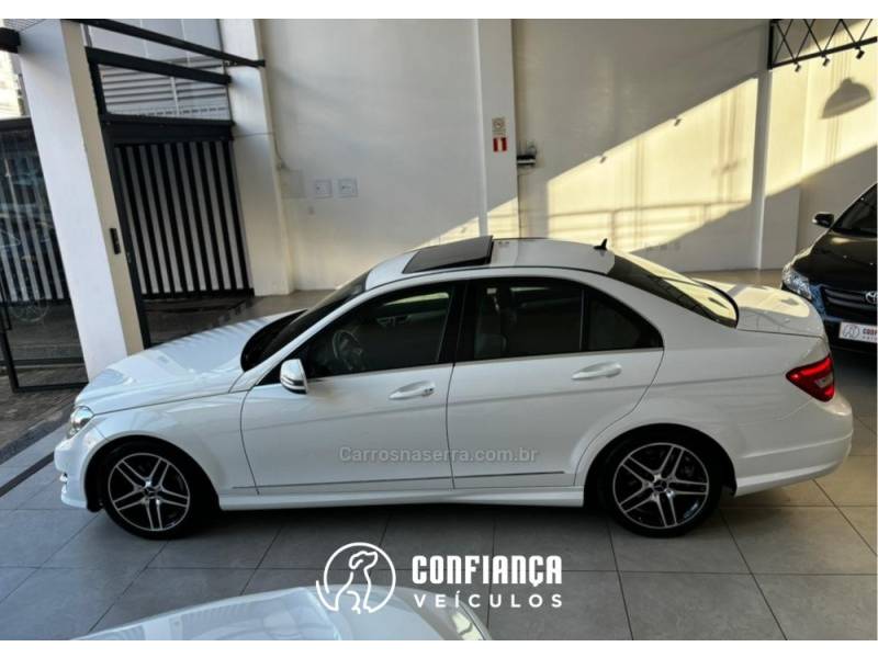 MERCEDES-BENZ - C 250 - 2013/2014 - Branca - R$ 105.900,00