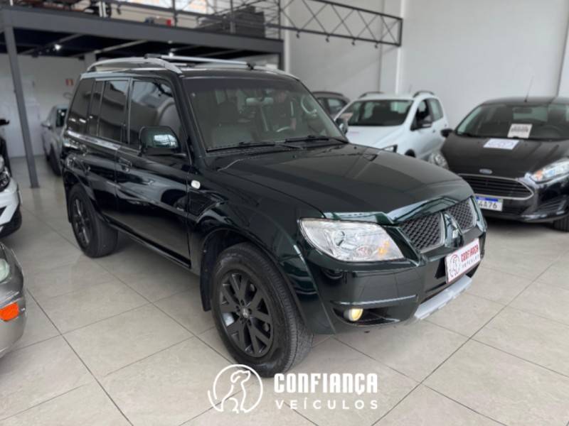 MITSUBISHI - PAJERO TR4 - 2012/2013 - Verde - R$ 66.900,00