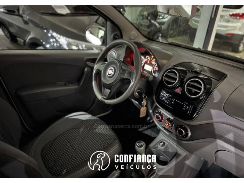 FIAT - PALIO - 2015/2016 - Branca - R$ 39.900,00