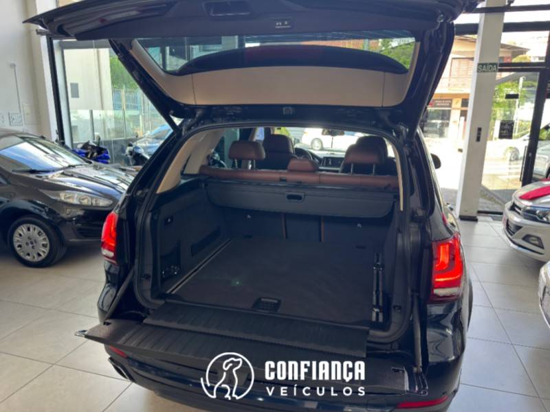 BMW - X5 - 2017/2018 - Azul - R$ 215.900,00