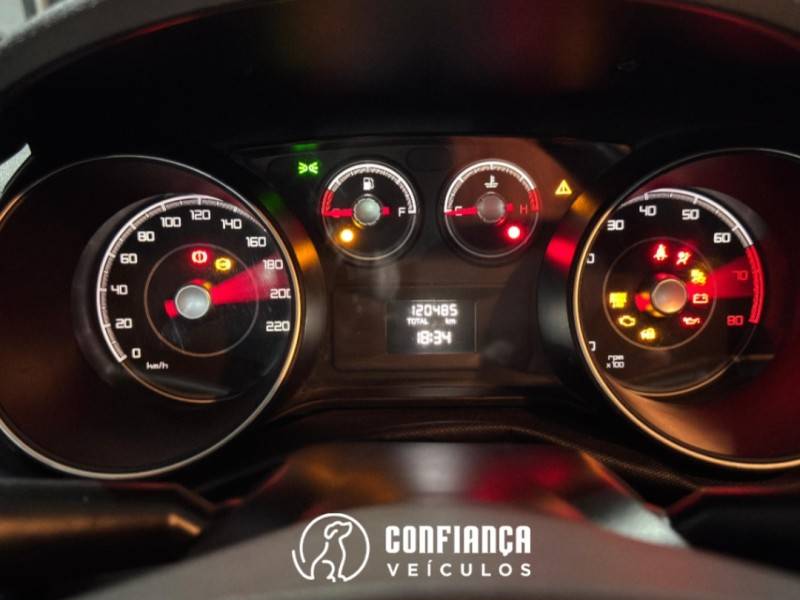 FIAT - PUNTO - 2014/2015 - Vermelha - R$ 44.900,00