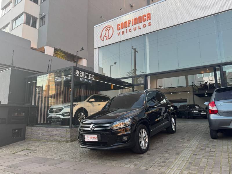 VOLKSWAGEN - TIGUAN - 2012/2012 - Preta - R$ 59.900,00