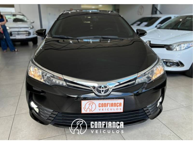 TOYOTA - COROLLA - 2018/2019 - Preta - R$ 115.900,00