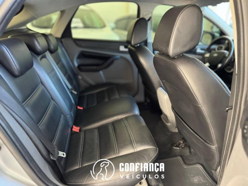 FORD - FOCUS - 2009/2009 - Prata - R$ 38.900,00