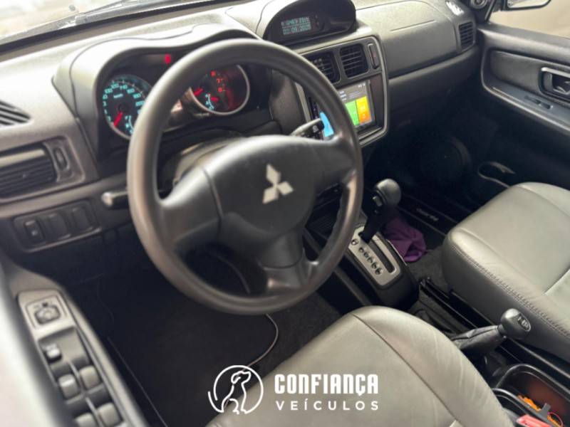 MITSUBISHI - PAJERO TR4 - 2012/2013 - Verde - R$ 66.900,00