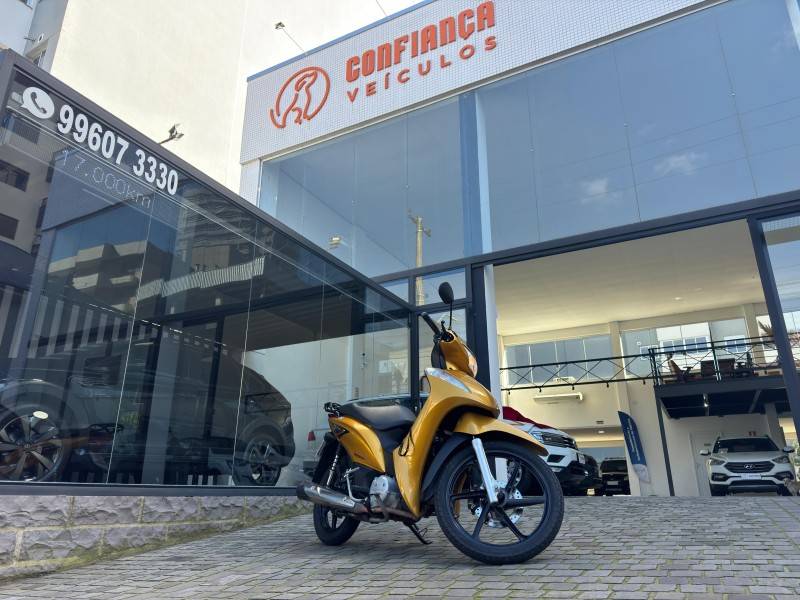 HONDA - BIZ 125 - 2011/2011 - Dourada - R$ 11.390,00