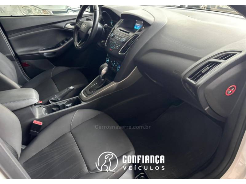 FORD - FOCUS - 2015/2016 - Branca - R$ 59.900,00