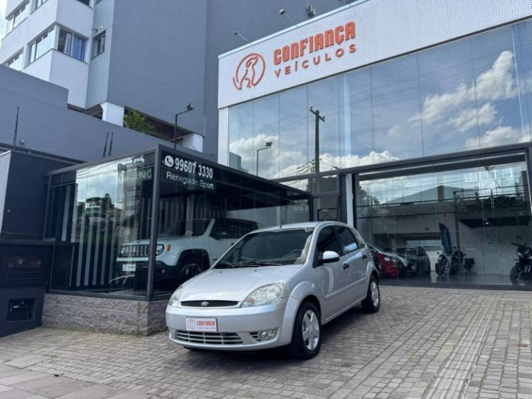 FORD - FIESTA - 2002/2003 - Prata - R$ 19.900,00