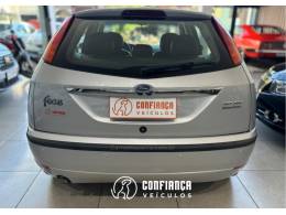 FORD - FOCUS - 2005/2005 - Prata - R$ 26.900,00