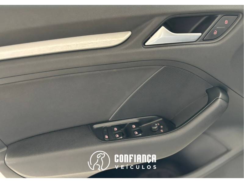 AUDI - A3 - 2014/2014 - Prata - R$ 71.900,00