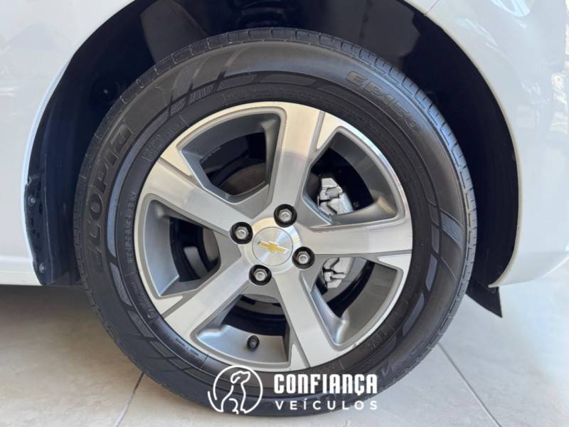 CHEVROLET - PRISMA - 2016/2017 - Branca - R$ 59.900,00