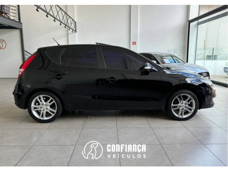 HYUNDAI - I30 - 2011/2012 - Preta - R$ 46.900,00