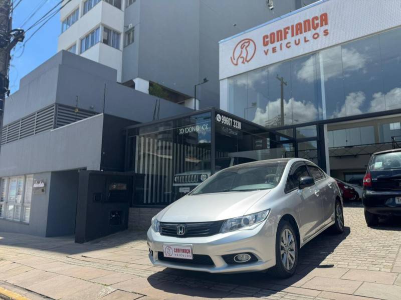 HONDA - CIVIC - 2013/2014 - Prata - R$ 68.900,00
