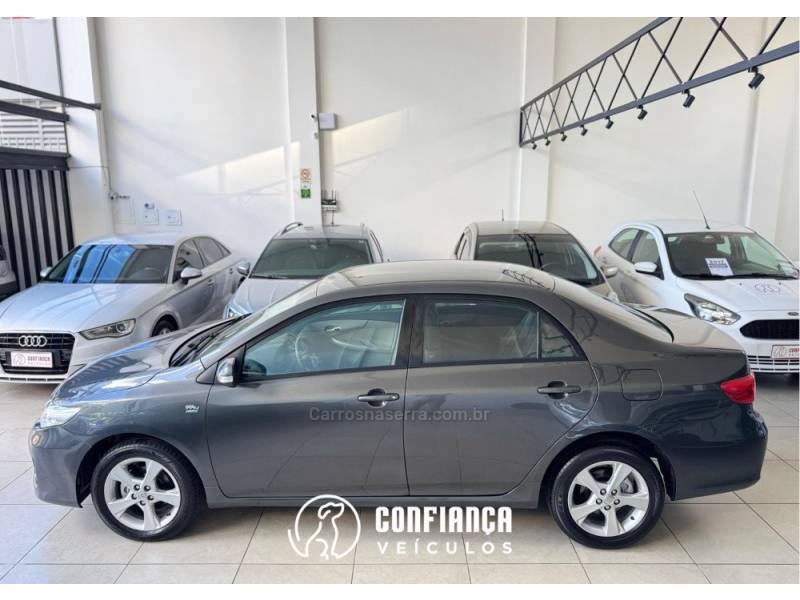 TOYOTA - COROLLA - 2011/2012 - Cinza - R$ 64.900,00