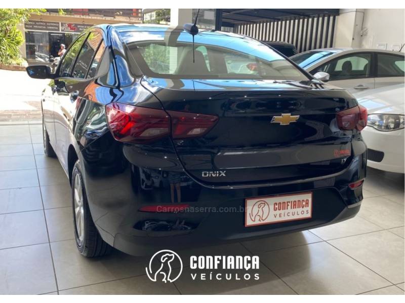 CHEVROLET - ONIX - 2023/2023 - Preta - R$ 78.900,00