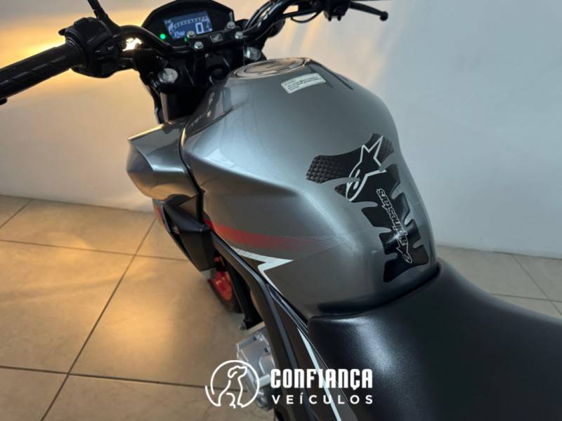 HONDA - CB 250F TWISTER - 2017/2018 - Prata - R$ 18.900,00